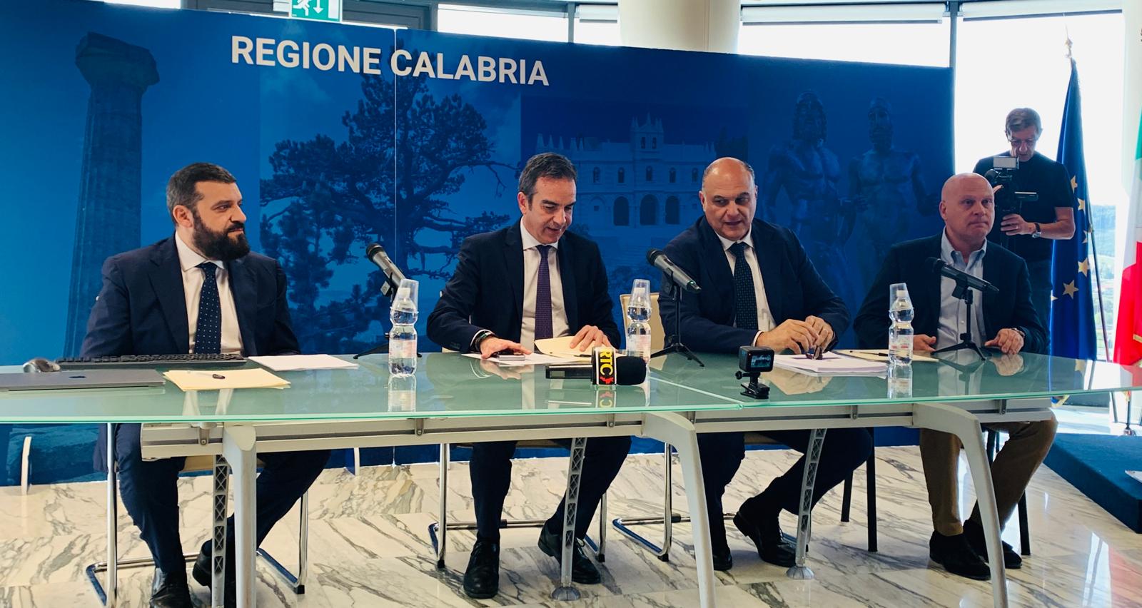 Lavoro, Occhiuto e Calabrese presentano Piano occupazione 2023-2027: “Programmate importanti misure di stabilizzazione”